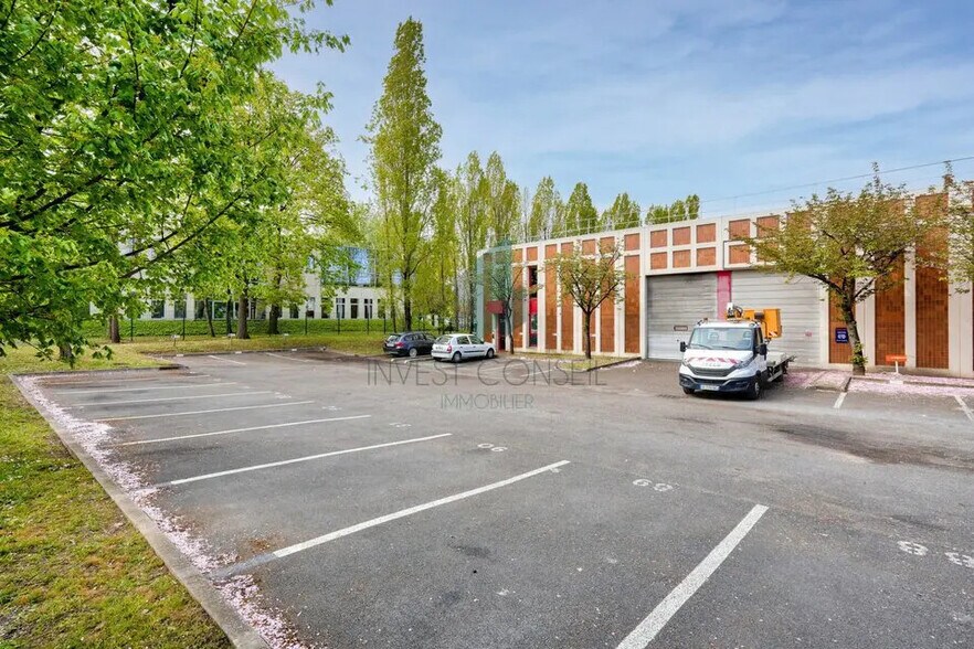 Flex dans Éragny à louer - Photo du bâtiment - Image 1 de 5