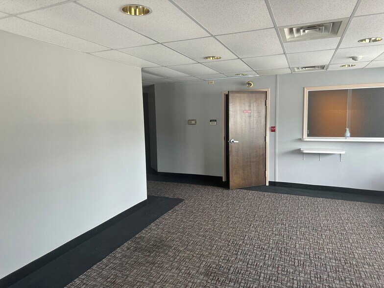 390 Pierce St, Kingston, PA à louer - Photo du bâtiment - Image 3 de 15