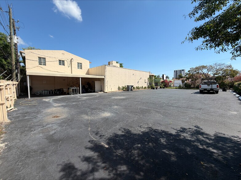 727 N Andrews Ave, Fort Lauderdale, FL à vendre - Photo du bâtiment - Image 3 de 16