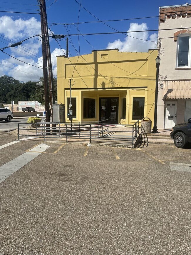 Plus de détails pour 148 S Houston St, Wharton, TX - Bureau à vendre