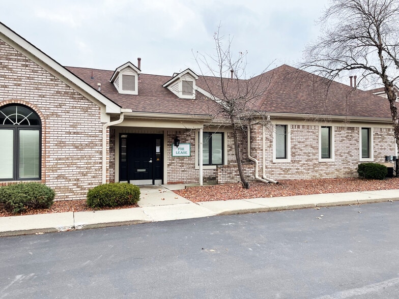 555 Barclay Cir, Rochester Hills, MI for lease - Building Photo - Image 1 of 4