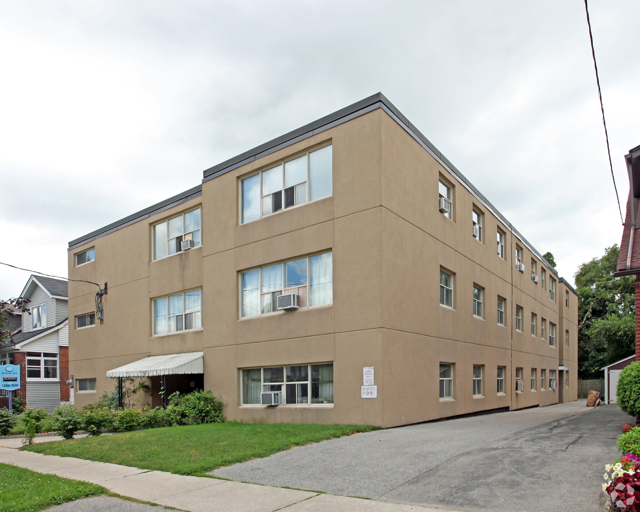 257 Torrens Ave, Toronto, ON for sale Primary Photo- Image 1 of 1