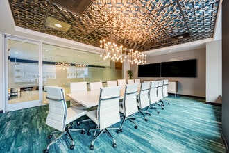 805 SW Broadway, Portland, OR à louer Photo du bâtiment- Image 2 de 7