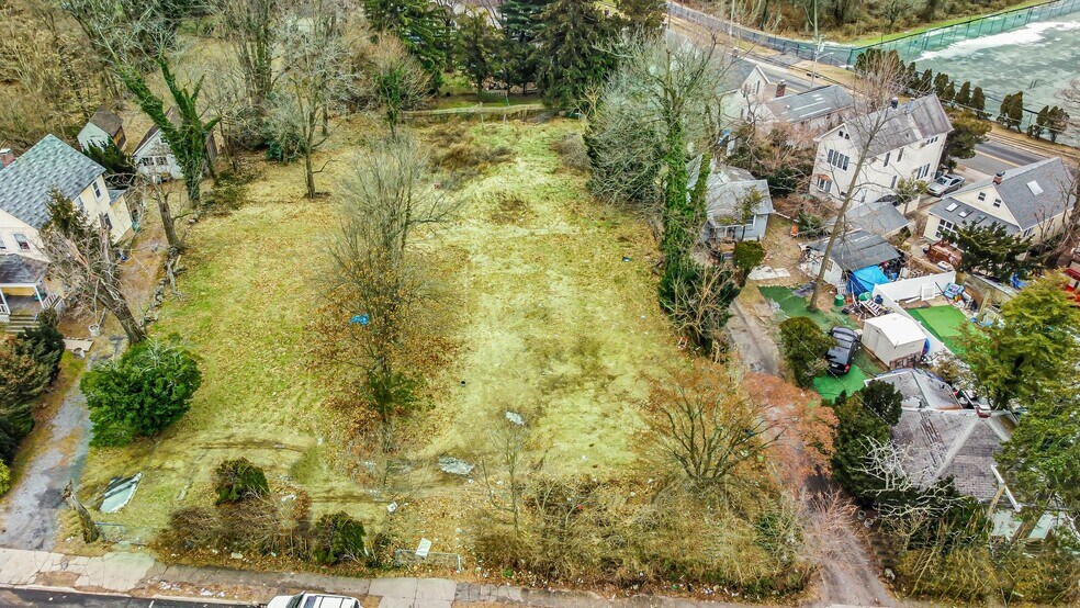 90 Steamboat Rd, Great Neck, NY à vendre - Photo du bâtiment - Image 3 de 16