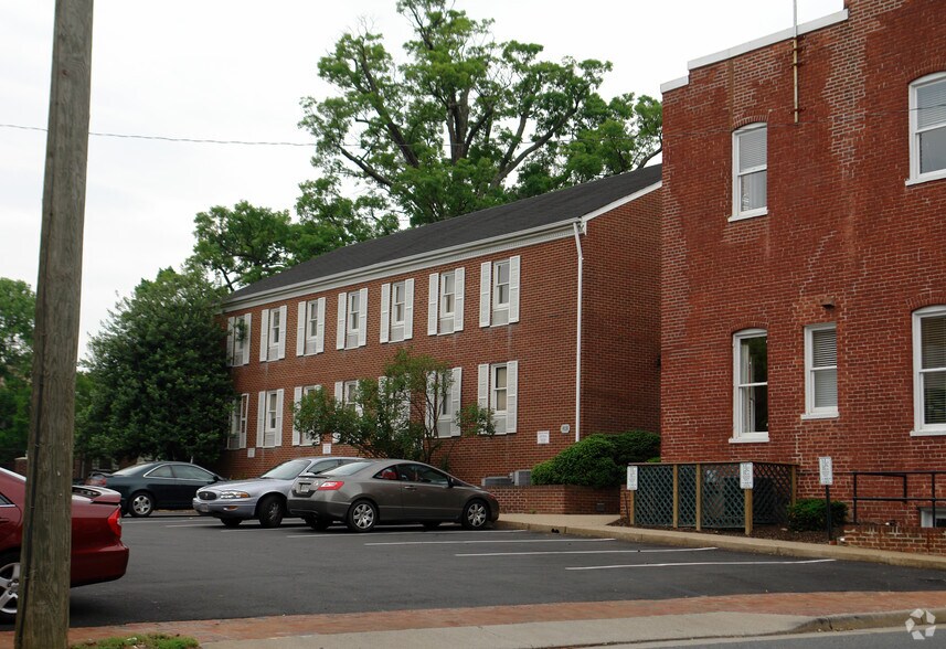 4031 Chain Bridge Rd, Fairfax, VA à vendre - Photo du bâtiment - Image 2 de 5