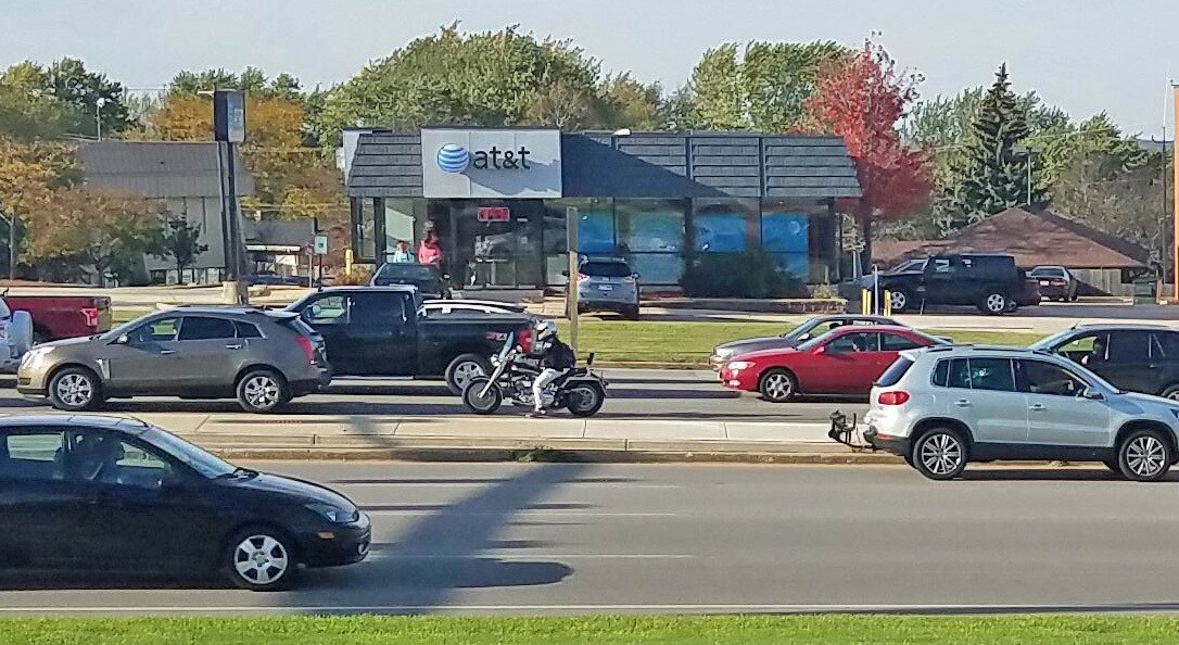 2202 E Moreland Blvd, Waukesha, WI à louer Photo du bâtiment- Image 1 de 4