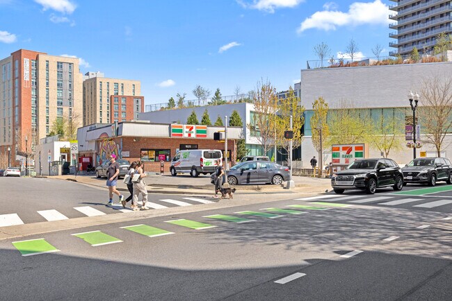 Plus de détails pour 1625 Wilson Blvd, Arlington, VA - Commerce de détail à vendre