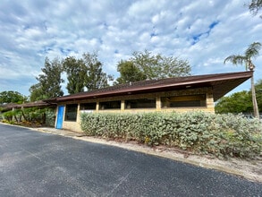 1258 W Bay Dr, Largo, FL à louer Photo du bâtiment- Image 1 de 9