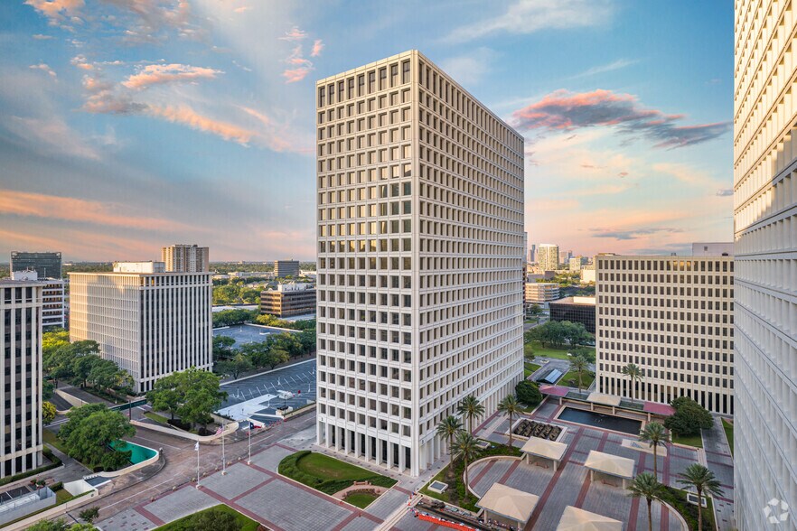 3 Greenway Plz, Houston, TX à louer - Photo du bâtiment - Image 1 de 33