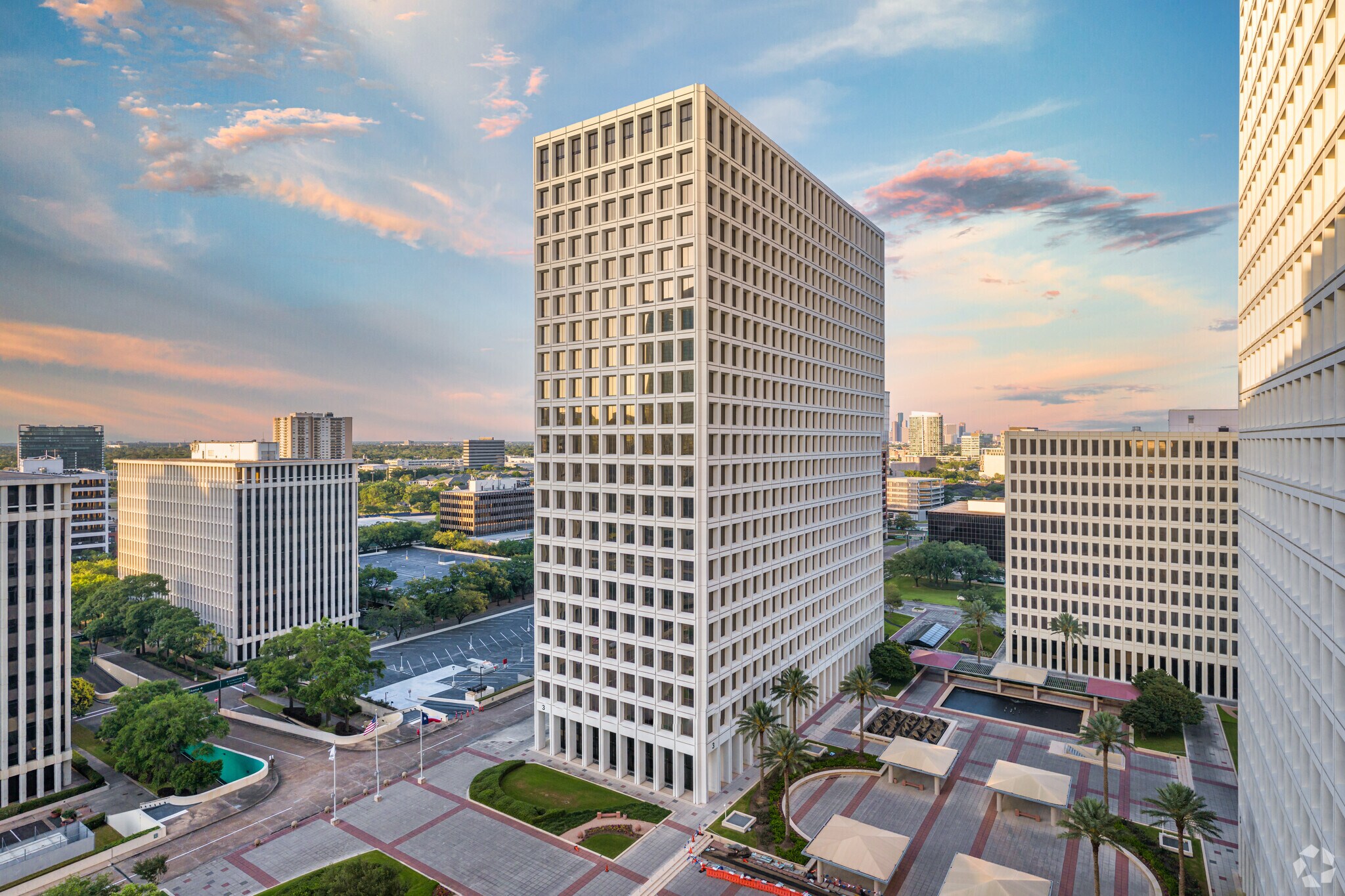 3 Greenway Plz, Houston, TX à louer Photo du bâtiment- Image 1 de 35