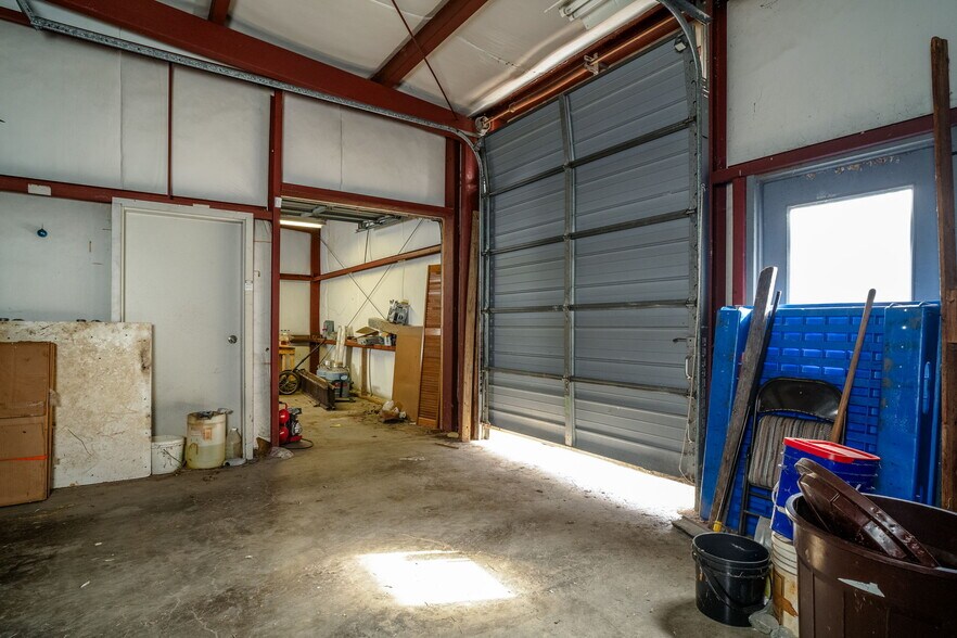 52 Mid Valley, Verona, VA à vendre - Photo du bâtiment - Image 2 de 37