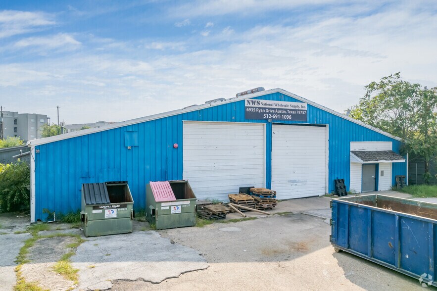 6935 Ryan Dr, Austin, TX à louer - Photo du bâtiment - Image 1 de 4