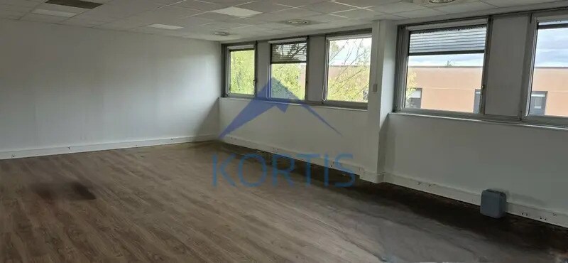 7 Rue Maryse Bastié, Bron for lease - Interior Photo - Image 3 of 5