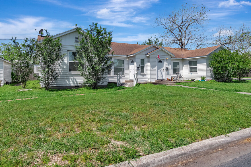 1005 Macarthur St, Victoria, TX for sale - Building Photo - Image 2 of 34