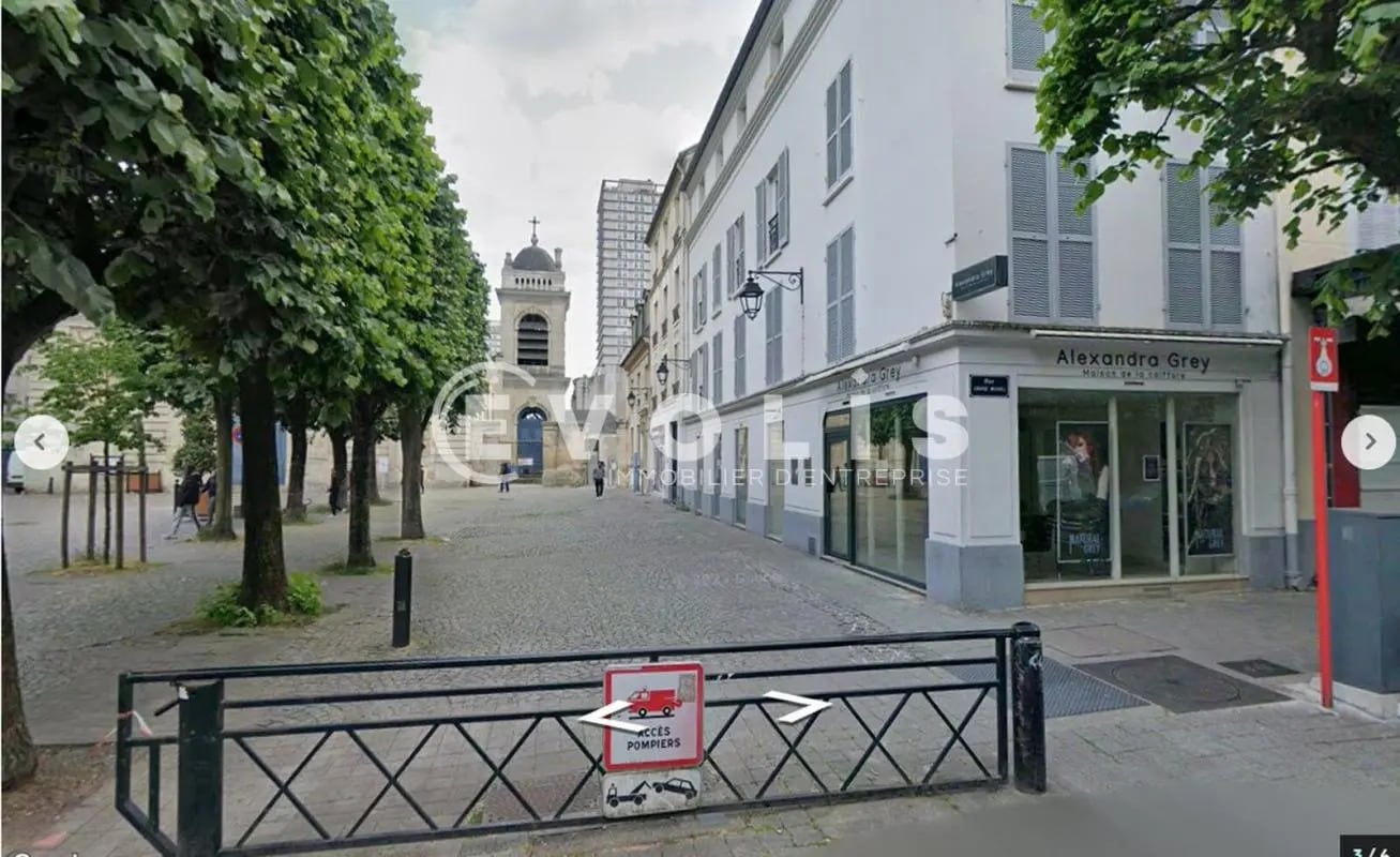 Retail in Choisy-le-Roi for lease Building Photo- Image 1 of 2