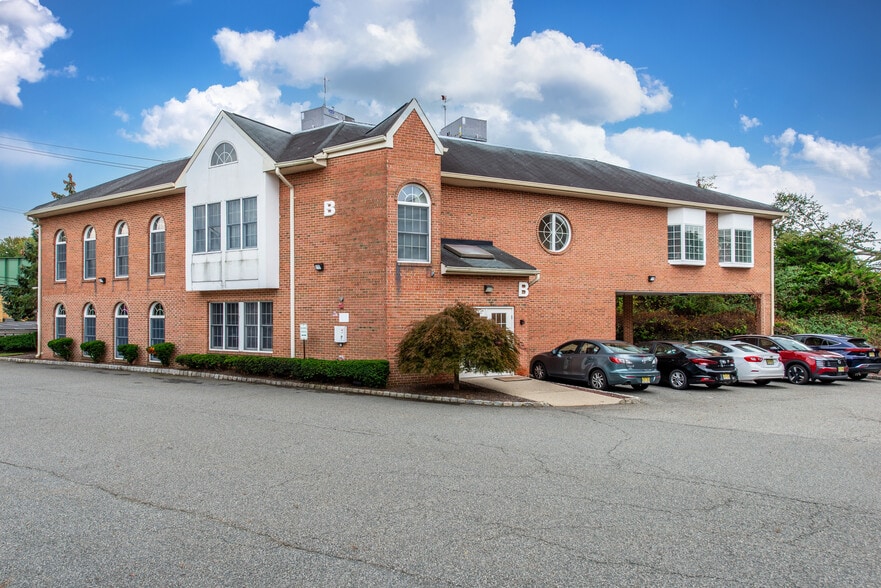 271 Route 46 W, Fairfield, NJ for lease - Building Photo - Image 1 of 52