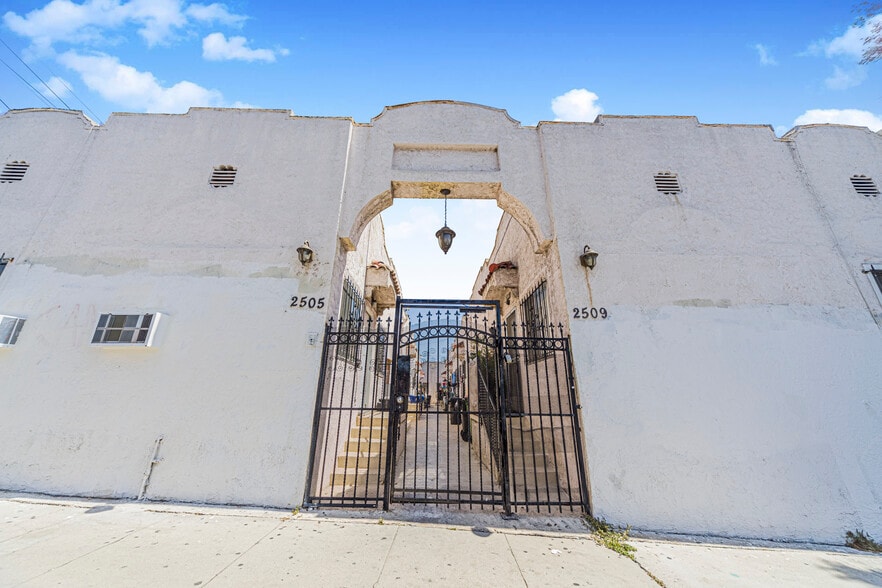 2505-2509 Malabar St, Los Angeles, CA for sale - Building Photo - Image 2 of 10
