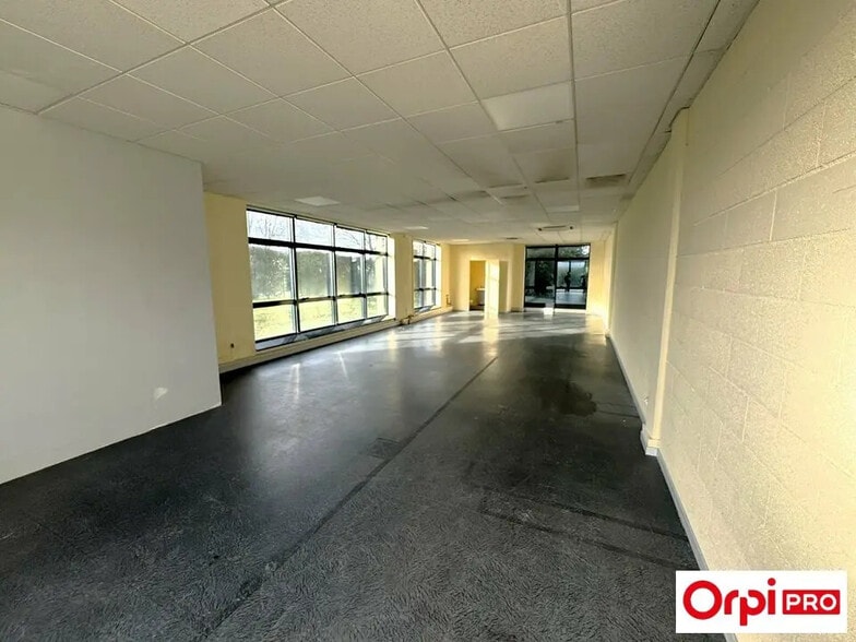 Flex in Les Ulis for lease - Interior Photo - Image 3 of 6