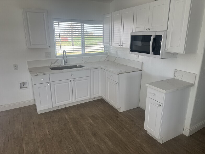 6873 20th Ave, Lemoore, CA à vendre - Photo du bâtiment - Image 2 de 50