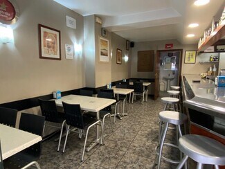 Plus de détails pour Multi-résidentiel à vendre