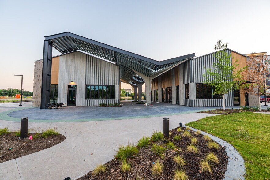 2828 N Haskell Ave, Dallas, TX for lease - Building Photo - Image 2 of 11