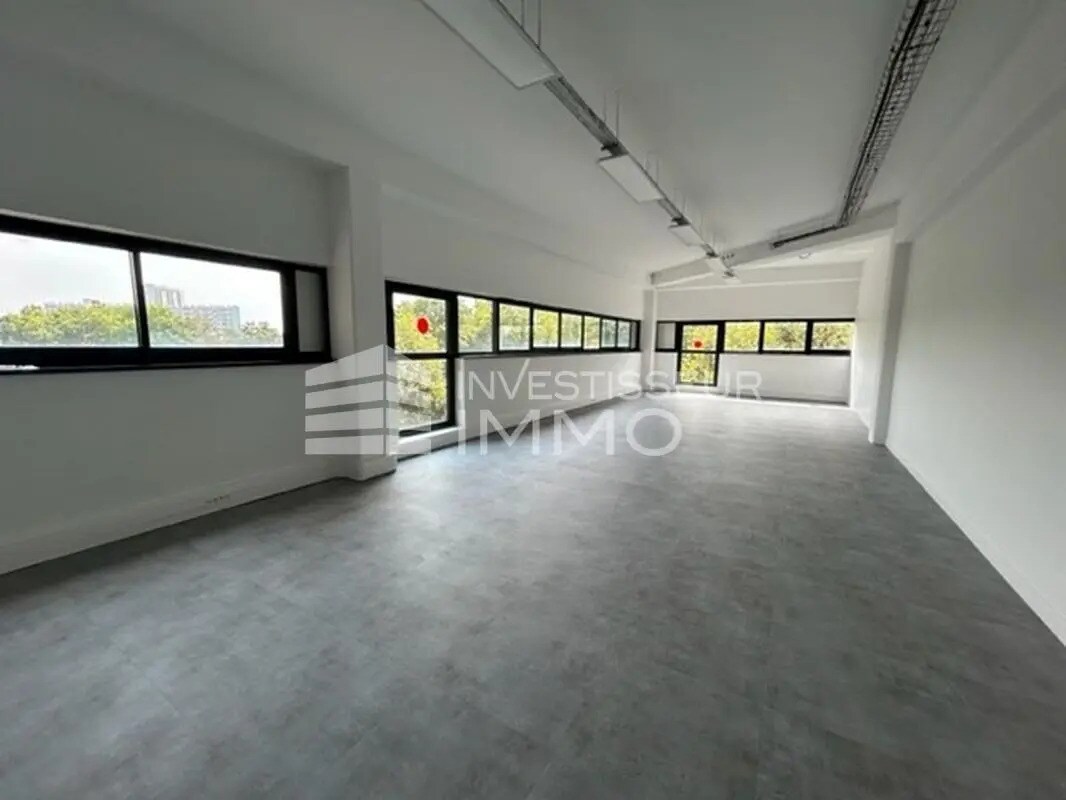 Office in Saint-Denis for lease Interior Photo- Image 1 of 5