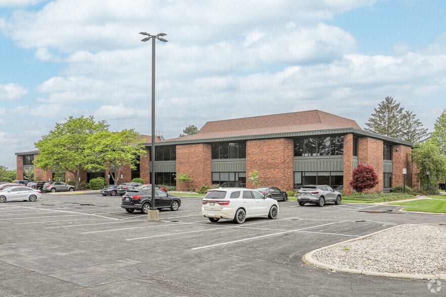 3040 Charlevoix Dr SE, Grand Rapids, MI for lease - Building Photo - Image 2 of 7