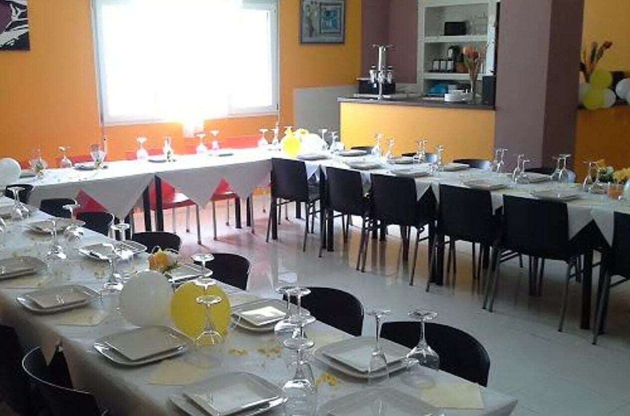 Retail in Yeles, Toledo for sale Primary Photo- Image 1 of 5