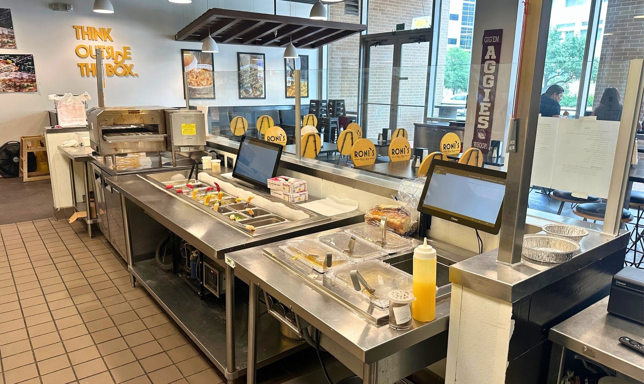 711 University Dr, College Station, TX for lease Interior Photo- Image 1 of 5