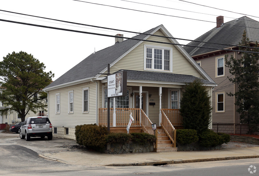 1578 Cranston St, Cranston, RI à vendre - Photo principale - Image 1 de 1