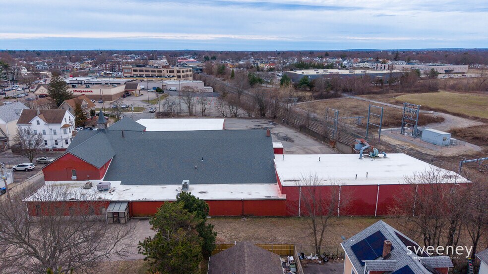 333 Bucklin St, Providence, RI à vendre - Photo du bâtiment - Image 2 de 11