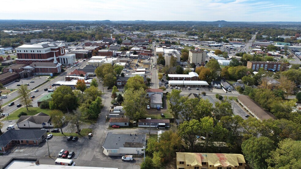 135 College St, Gallatin, TN for lease - Building Photo - Image 2 of 16