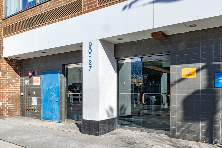 9015-9027 Sutphin Blvd, Jamaica, NY à louer - Photo du bâtiment - Image 2 de 4