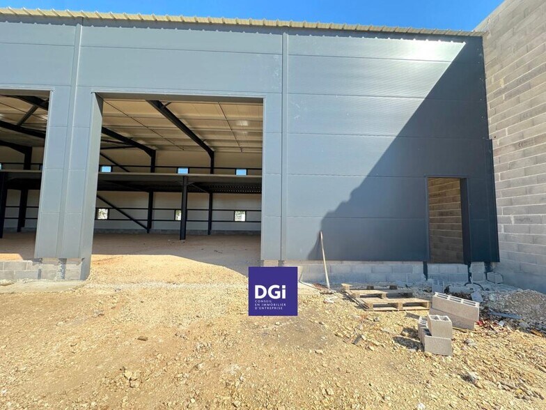 Office in Nîmes for lease - Building Photo - Image 3 of 8