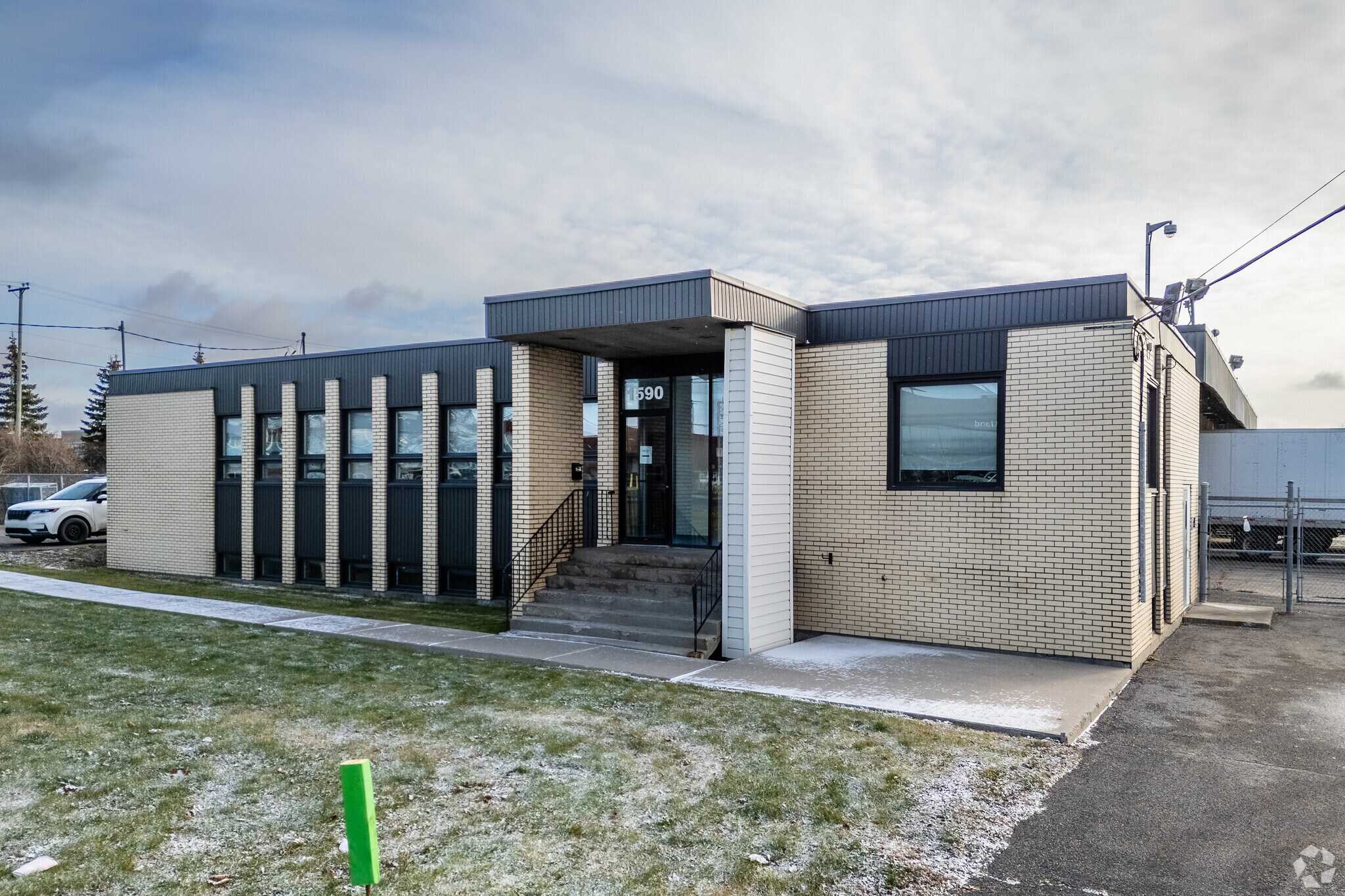 1590 Boul Hymus, Dorval, QC for lease Primary Photo- Image 1 of 4