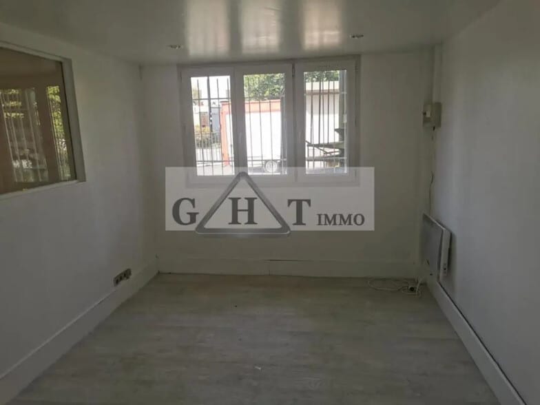 Office in Marcoussis for lease - Interior Photo - Image 3 of 5