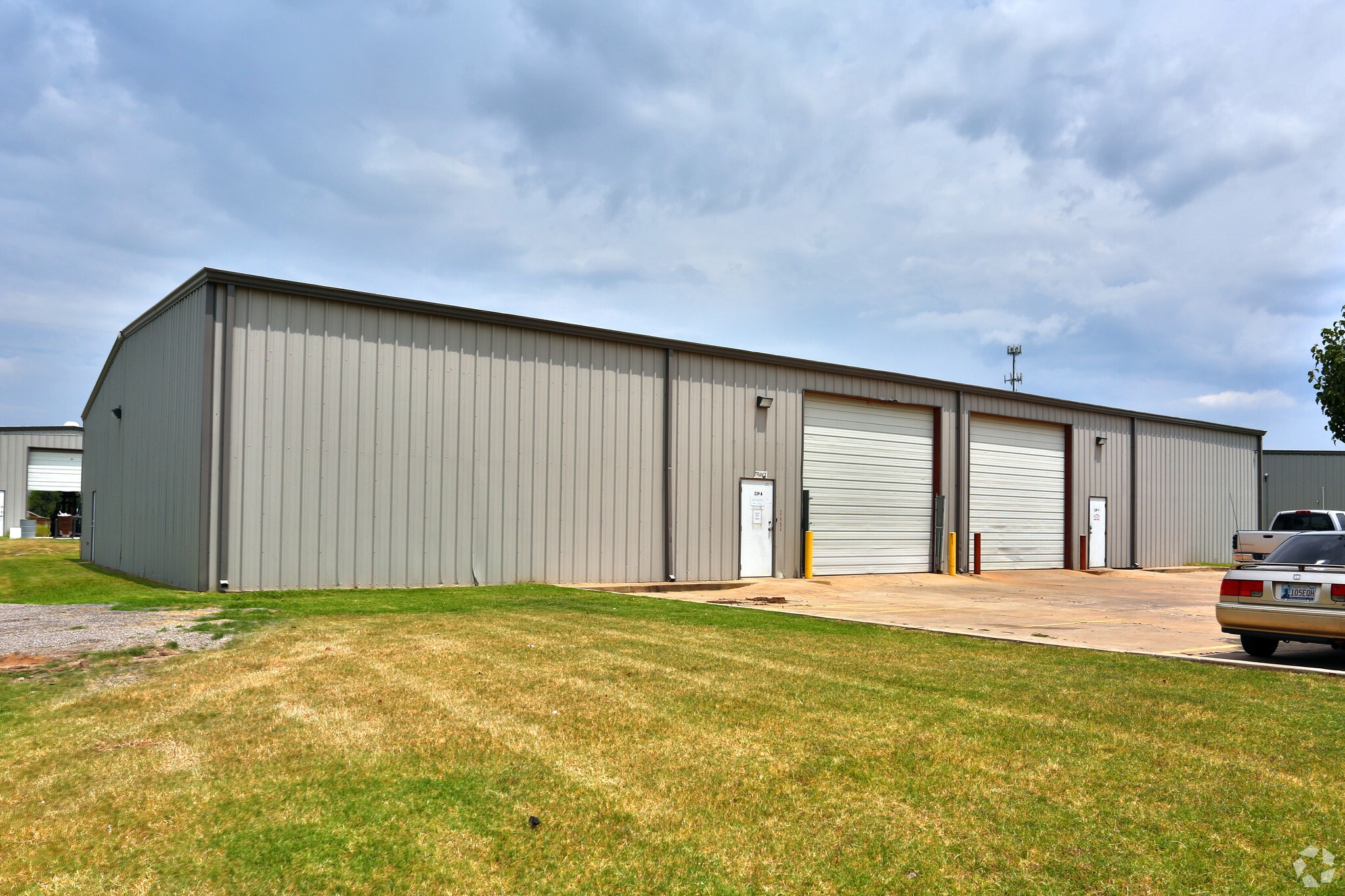 239 NW 95th St, Oklahoma City, OK for lease Primary Photo- Image 1 of 3