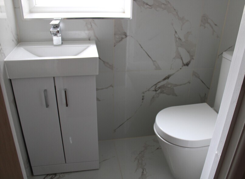 101 High Rd, Londres à vendre - Photo du bâtiment - Image 2 de 8