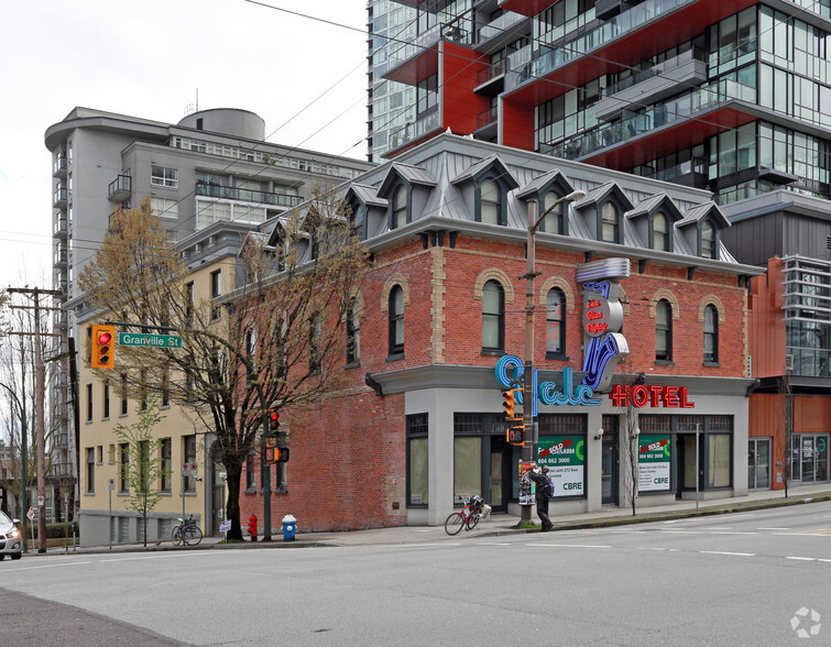 1300 Granville St, Vancouver, BC à vendre - Photo principale - Image 1 de 1