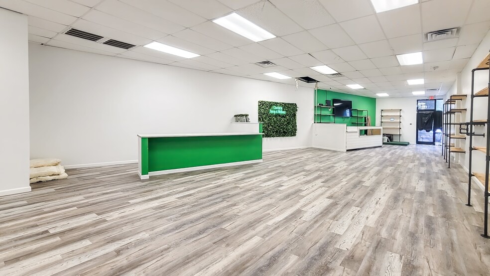 5105 Reagan Dr, Charlotte, NC for lease - Building Photo - Image 3 of 21