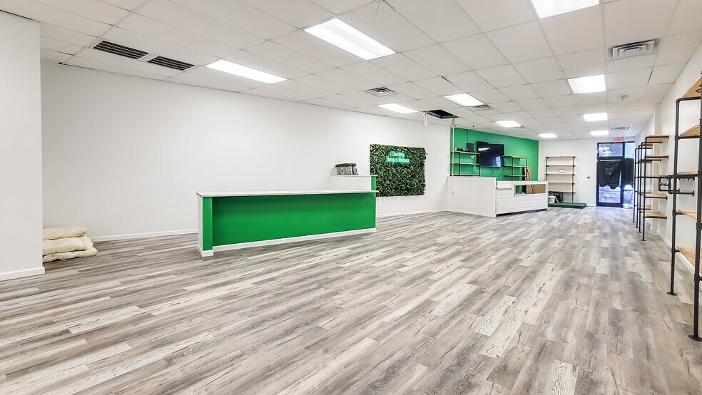 5105 Reagan Dr, Charlotte, NC à louer - Photo du bâtiment - Image 3 de 21