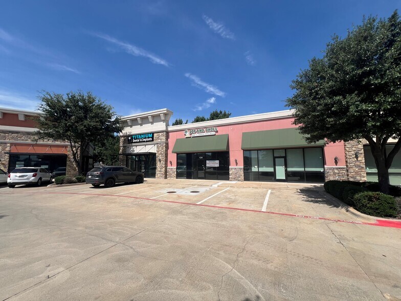 2700 Western Center Blvd, Fort Worth, TX for lease - Building Photo - Image 2 of 5