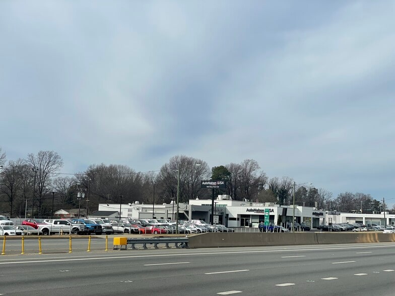 4800 E Independence Blvd, Charlotte, NC for sale - Building Photo - Image 3 of 15