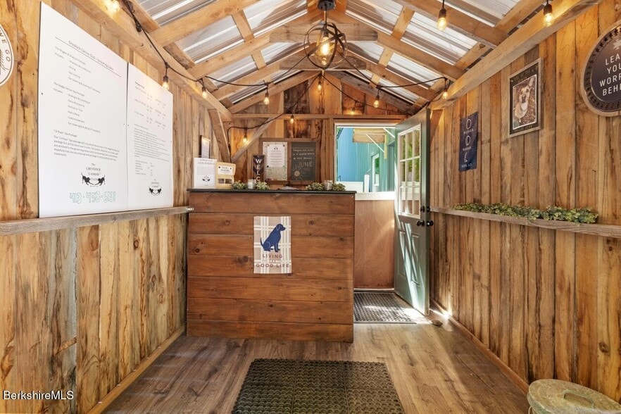 1099 New Ashford Rd, Williamstown, MA for sale - Building Photo - Image 3 of 17