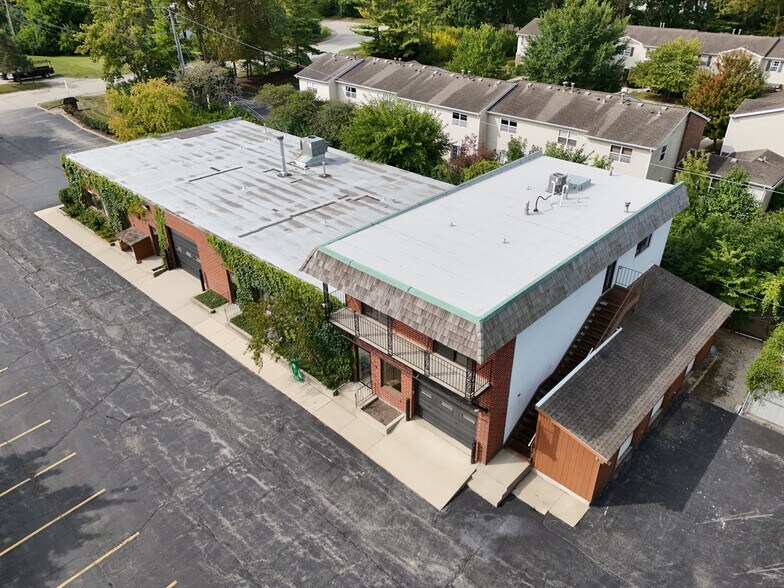 100 N Skokie Hwy, Lake Bluff, IL à louer - Photo du bâtiment - Image 3 de 6