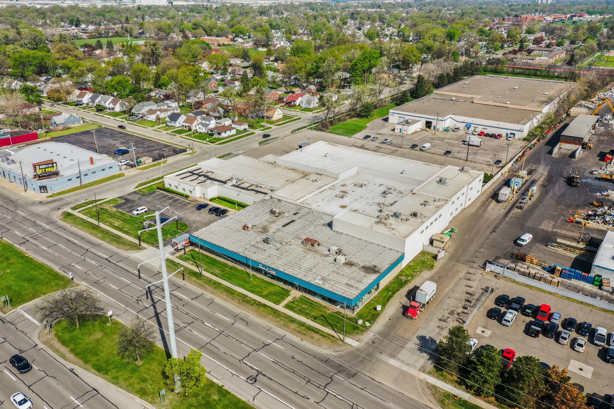 8655 E 8 Mile Rd, Warren, MI for sale Primary Photo- Image 1 of 28