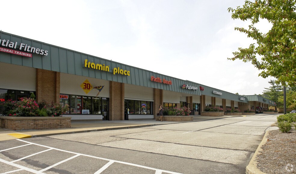 100-176 Four Seasons Shopping Ctr, Chesterfield, MO for lease - Building Photo - Image 3 of 7