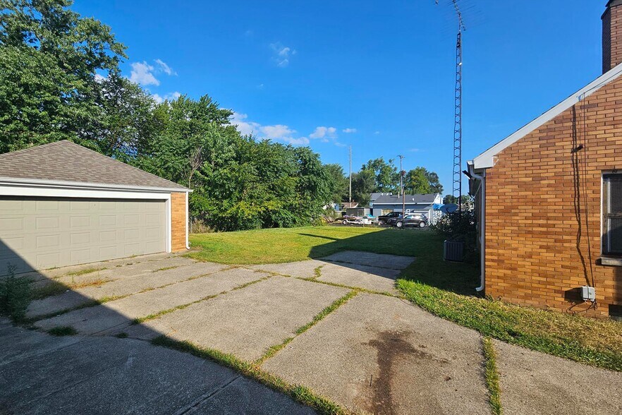 2945 S Division Ave, Grand Rapids, MI à vendre - Photo du bâtiment - Image 3 de 6