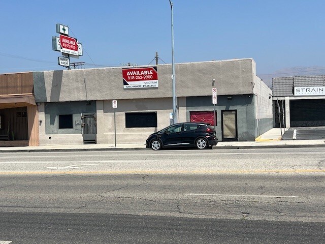 21627-21629 Devonshire St, Chatsworth, CA for lease - Building Photo - Image 2 of 14