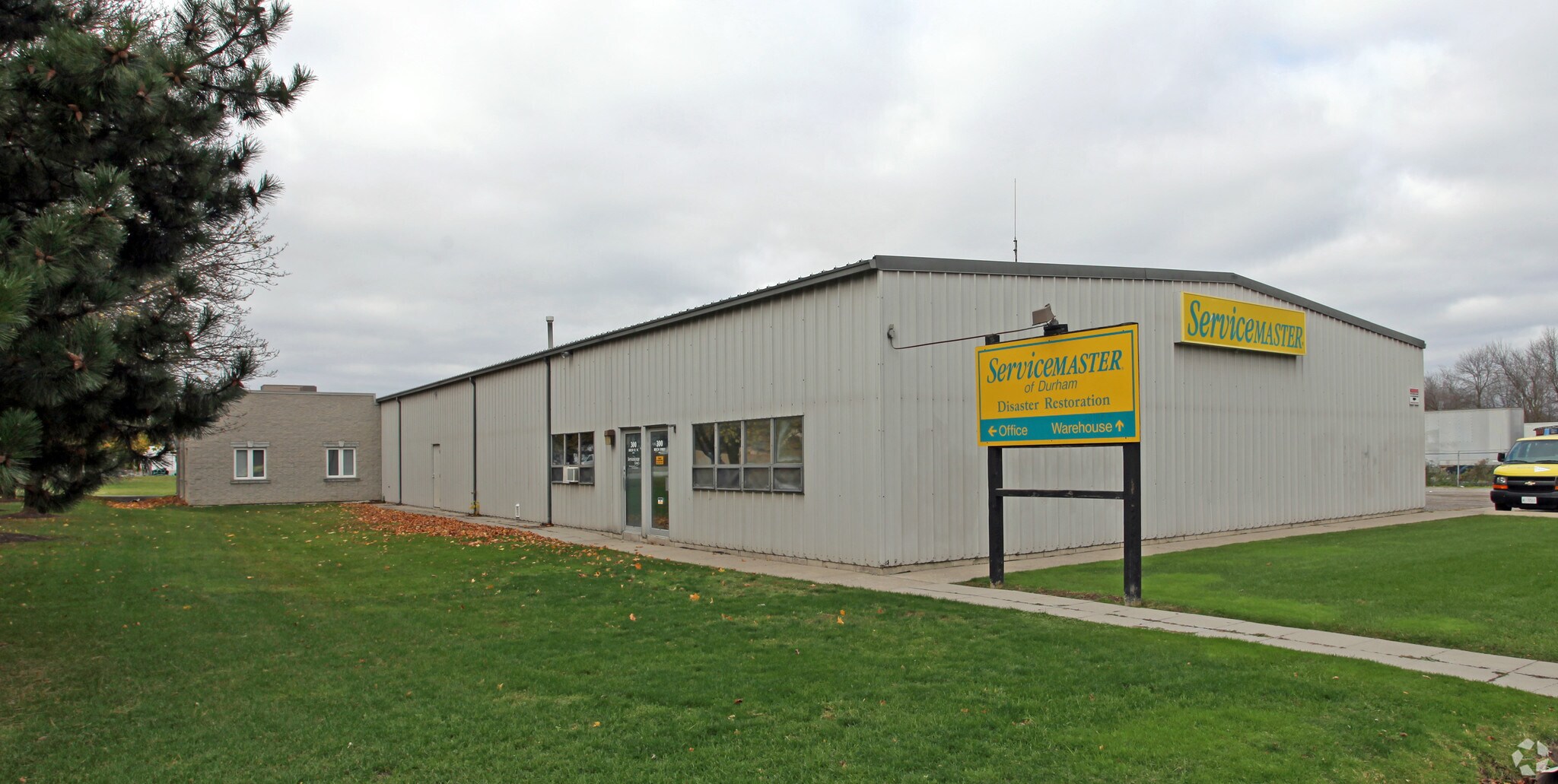 300 Beech St W, Whitby, ON à vendre Photo du bâtiment- Image 1 de 1